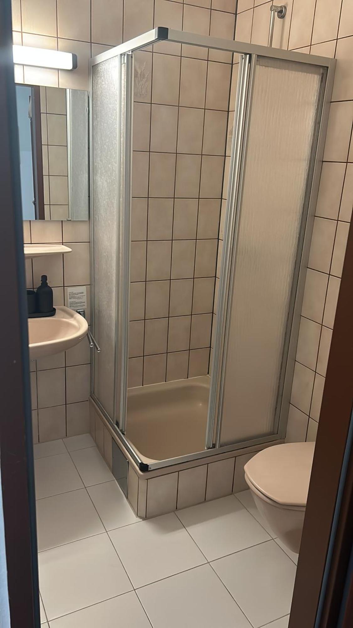 Self-Check-In Hotel Adlon Vienna Exterior photo