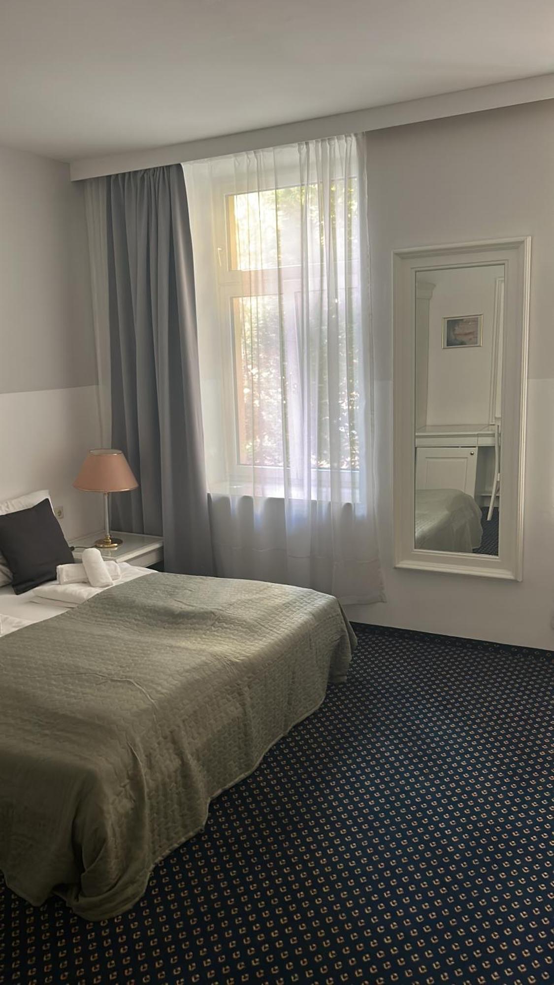 Self-Check-In Hotel Adlon Vienna Exterior photo